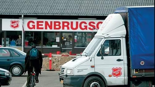 B&aring;de Frelsens H&aelig;r og R&oslash;de Kors kan m&aelig;rke krisen i deres  genbrugsbutikker.
