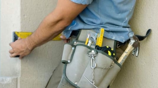Der mangler blandt andet t&oslash;mrere, elektrikere, bilmekanikere, murere, industrioperat&oslash;rer og skovarbejdere. I &oslash;jeblikket arbejder flere hundrede danskere i &Aring;lesund-omr&aring;det.