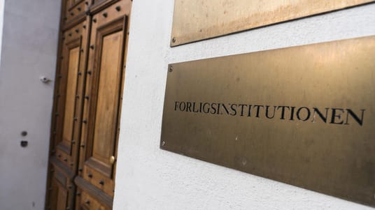 Arbejdsgiver- og l&oslash;nmodtagersiden m&oslash;des nu i Forligsinstitutionen, hvor forligsmanden pr&oslash;ver at f&aring; dem til at blive enige.
