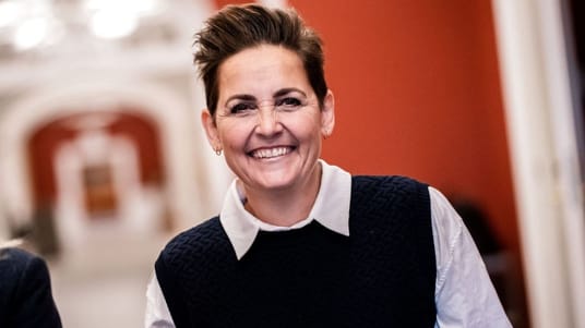 Pia Olsen Dyhr og SF g&aring;r frem i tredje m&aring;ling i streg.