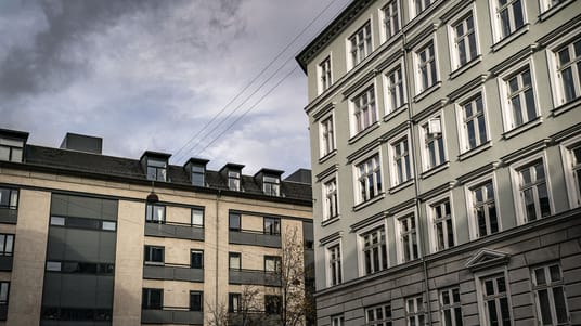Inflationshj&aelig;lpen p&aring; 350 millioner kroner til midlertidig huslejeneds&aelig;ttelser, der blev aftalt i sidste m&aring;ned, kommer tidligst til september.