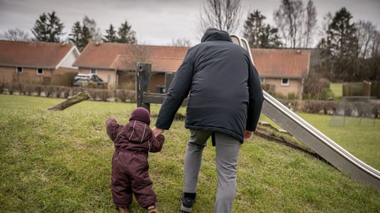 Det kan v&aelig;re en fordel at komme i gang tidligt, hvis du gerne vil spare op til dine b&oslash;rns fremtid.