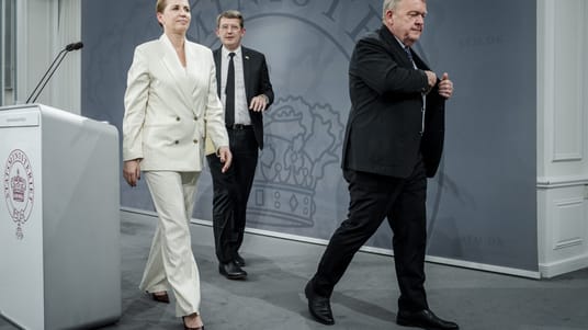 Statsminister Mette Frederiksen (S), forsvarsminister Troels Lund Poulsen (V) og udenrigsminister Lars L&oslash;kke Rasmussen (M) efter pressem&oslash;de om styrkelse af forsvarets kampkraft i Spejlsalen i Statsministeriet i K&oslash;benhavn onsdag den 19. februar 2025. P&aring; pressem&oslash;det pr&aelig;senterer regeringen en fond p&aring; samlet 50 milliarder kroner, som skal finansiere en oprustning af forsvaret i 2025 og 2026.. (Foto: Mads Claus Rasmussen/Ritzau Scanpix)