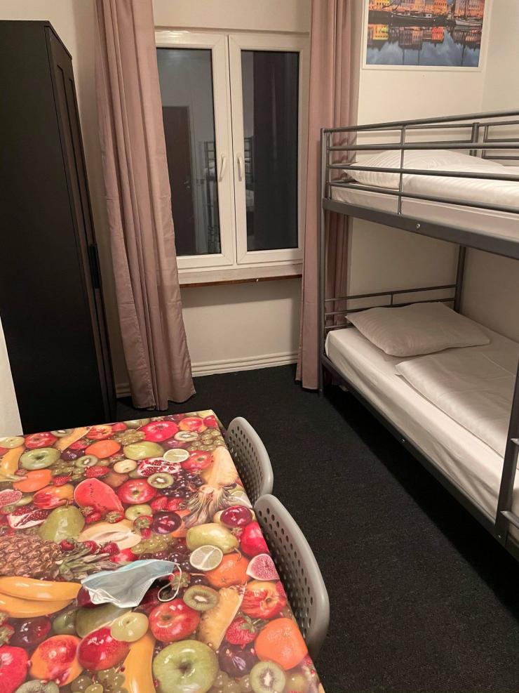 Et værelse som dette hos Rooms DK koster 12.000 kroner for to personer.