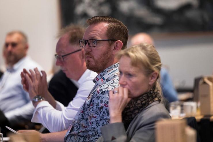 På kongressen var der genvalg til alle i gruppens bestyrelse, blandt andet til Anette Kiel Petersen og Peter Møller Sjøgren (i hvid skjorte)