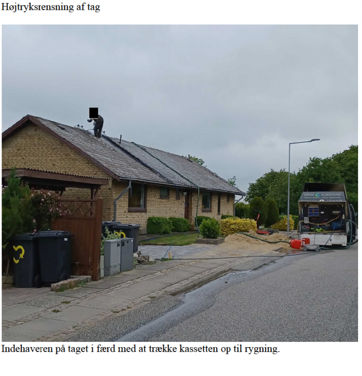 Dansk Tag og Algeservice har får en bøde på 24.600 kroner, efter at firmaet i juni 2022 højtryksrensede et asbesttag i Nørresundby. 