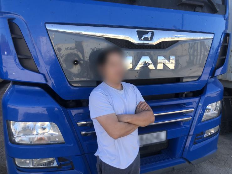 Filippinske chauffører fortæller, at de fast får udbetalt 3.509 kr. om måneden for at køre lastbil for Contrans.
