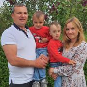 De ukrainske krigsflygtninge Olga og Maksym Ponomarenko samt deres treårige tvillingedrenge har fået afslag på en ansøgning om midlertidig opholdstilladelse i Danmark.  