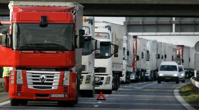 Antallet af lastbiler, der ruller ind i Danmark, ligger rekordhøjt og befinder sig på det højeste niveau siden tællingerne startede i 2003.