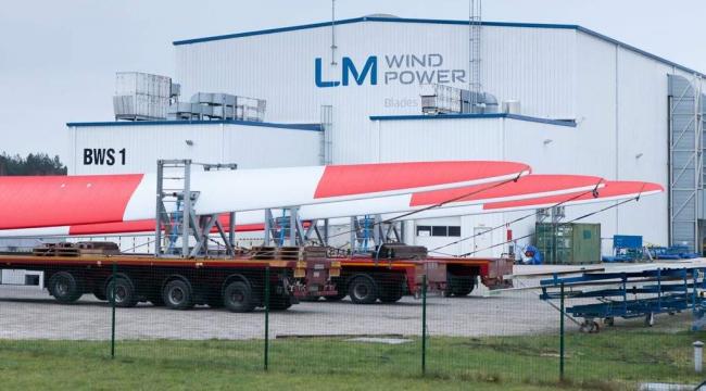LM Wind Power lukkede ned i Danmark for fire år siden og fyrede 1.650 arbejdere. Samtidig åbnede virksomheden denne polske fabrik i Goleniów med 600 ansatte.