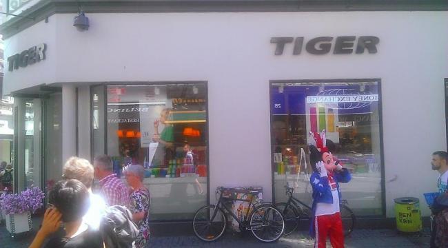 Landets Tiger-butikker aftager ikke længere varer fra firmaet Visticker, som har fået en bøde på 10.000 kroner som følge af for gammelt slik. 