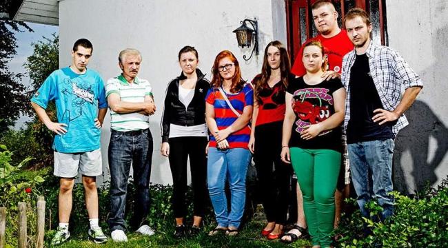 Her er nogle af de polske arbejdere, der har tjent 60 kroner i timen ved at arbejde hos juletræsproducenten Majland i sommer. Seks af de otte polakker fortæller, at de også arbejdede på planteskolen sidste år.