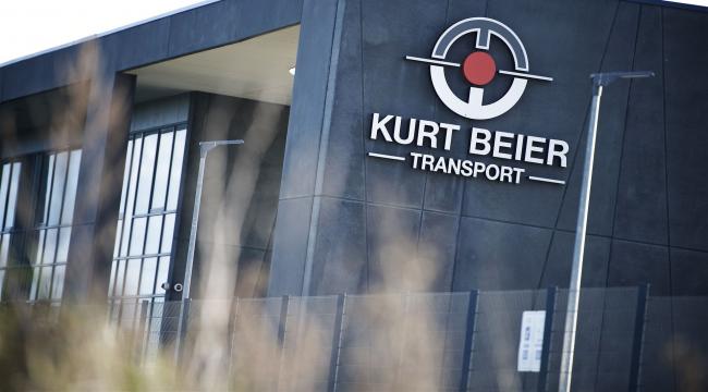 Retssagen om Kurt Beier Transport kom, efter Fagbladet 3F i efteråret 2018 kunne fortælle om filippinske chaufførers kummerlige forhold i en lejr i Padborg.