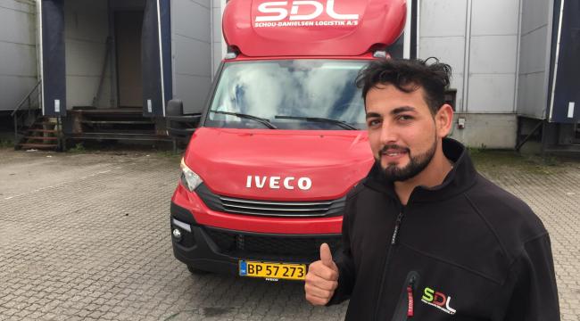 Den 23-årige syriske flygtning Ibrahim Muhammed har været i Danmark i tre år. Han er på et IGU-forløb hos transportfirmaet SDL, og han håber IGU'en fører til et fast job som chauffør.