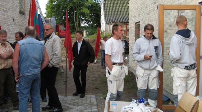 Repræsentanterne fra fagforeningerne havde tirsdag morgen kontakt til en del af de litauiske bygningsarbejdere - men der blev ikke tale om dialog.