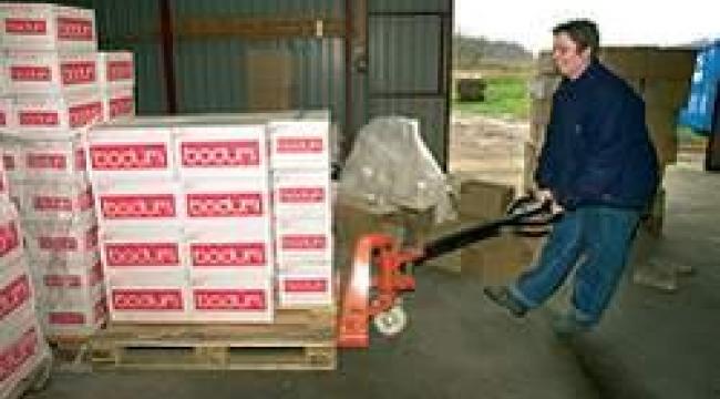 Over 100 bistandsklienter fordelt på otte kommuner monterer og pakker varer for Bodum-koncernen.