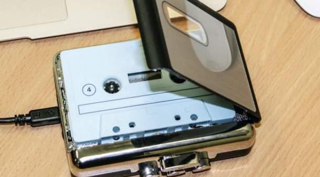 Aldi sælger en Walkman med USB-udgang til 139 kroner. Sidste chance for at redde dine kassettebånd.