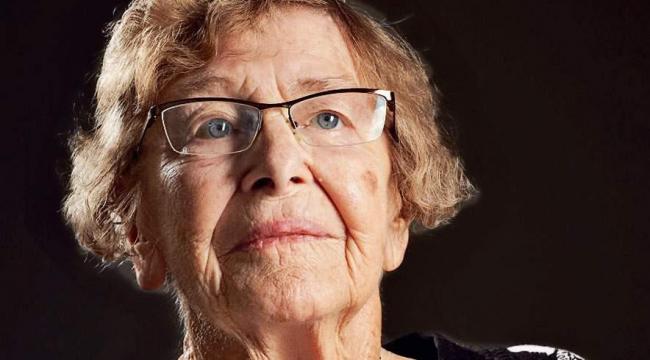 86-årige Ella Larsen fik taget prøver på kviksølv i sin urin, da hun arbejdede på termometerfabrikken Kamstrup. Men ingen fortalte, hvad prøverne viste.