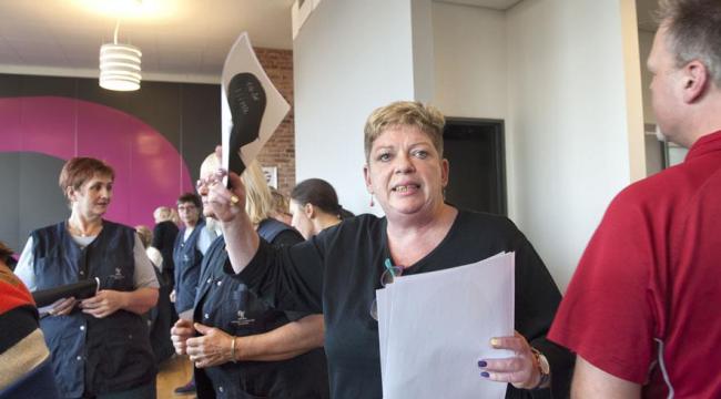 Katarina Weber, fællestillidsrepræsentant for rengøringsassistenter på de kommunale skoler i Odense, er vred og frustreret over planer om at udbyde rengøringen til private leverandører. Arkivfoto: Alex Tran.