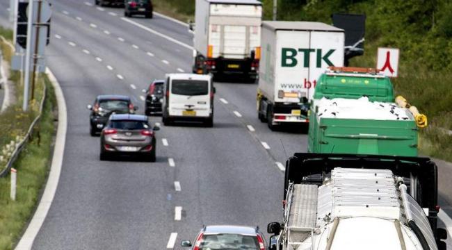 Lastbiler fra Balkan fylder mere og mere på tyske motorveje. Til gengæld bliver der færre og færre danske og svenske lastbiler. Samme tendens ses på danske motorveje.