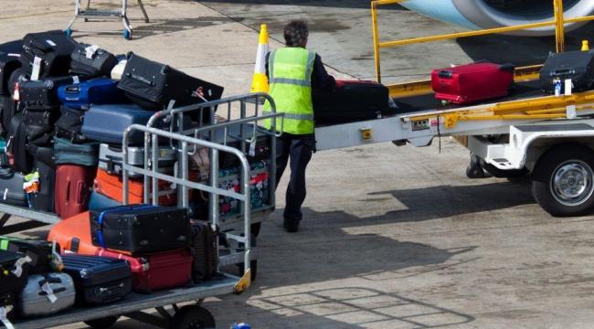 Arbejdere i Københavns Lufthavn indånder farlige partikler fra flymotorer, når der skal bagage i flyene.