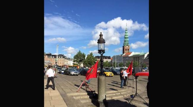 Chaufførerne var samlet foran Christiansborg.
