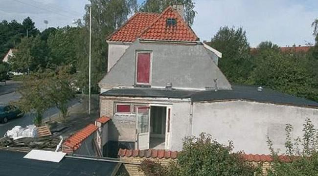 Tre litauere har i ugevis for en privat entreprenør renoveret dette hus, hvor SiD Lyngby tidligere havde lokaler.