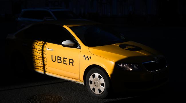 Ny opgørelse fra Skat viser, at kun tre ud af 1.195 Uber-chauffører betalte den rette skat eller moms i 2015. 