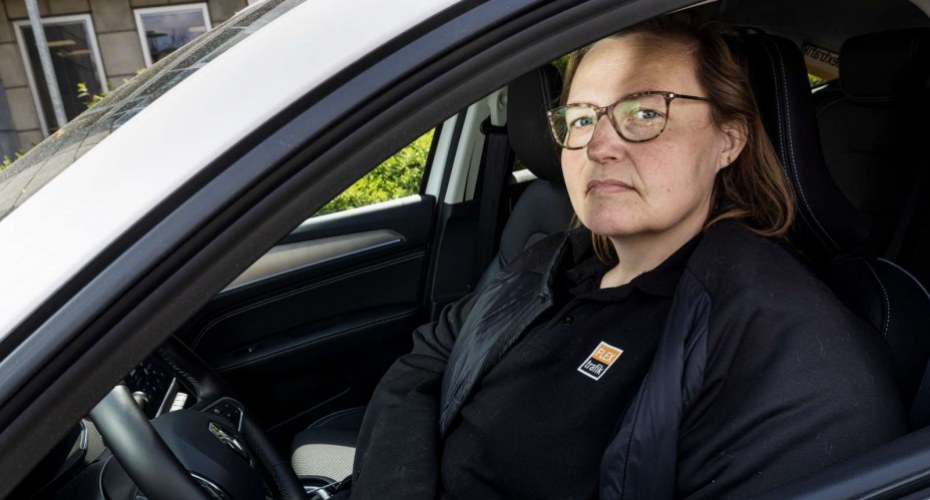 Eneforsørger og flextrafikchauffør Karina Westh får en skattelettelse på 158 kroner om måneden. En direktør, der er eneforsørger, får 1.425 kroner om måneden.
