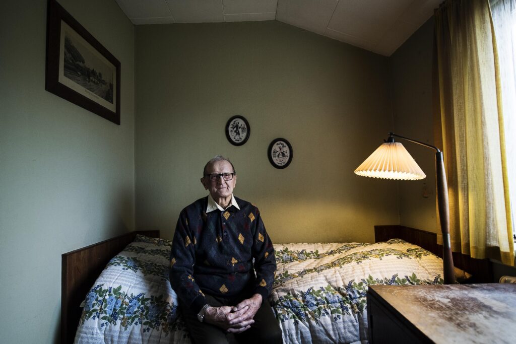 I april 2018 fylder Jens Erik Frederiksen 100 år, men han spekulerer ikke så meget over sin alder. Det nytter ikke noget, siger han.