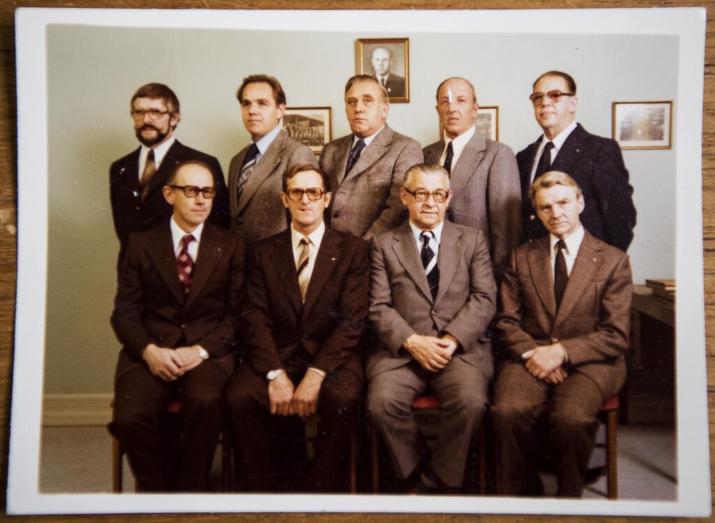 I 1960'erne var Jens Erik Frederiksen næstformand for den lokale bestyrelse i Træindustriarbejderforbundet. Her ses han som nummer to fra venstre i forreste række, flankeret af Helge Andersen (tv.) og formanden Kaj Hansen samt kasserer Egon Hansen.