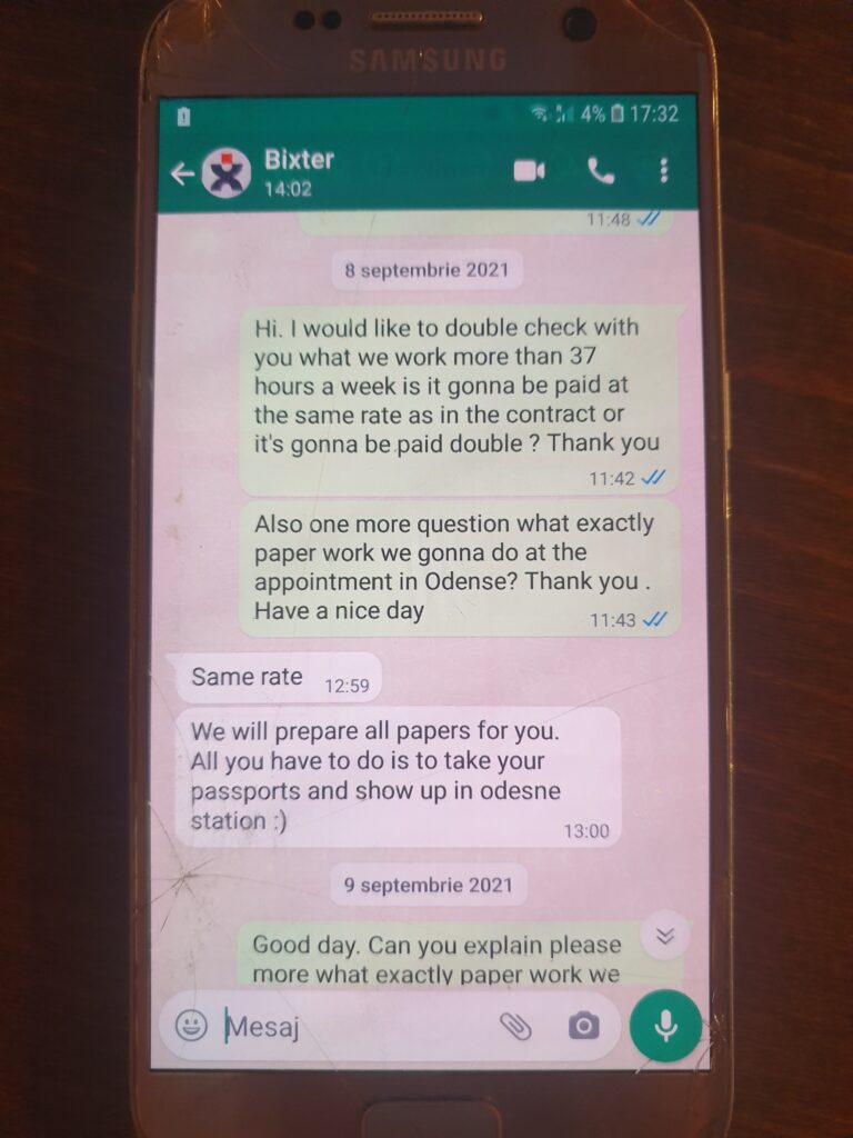 SMS'er mellem de to udlændinge og Bixter.
