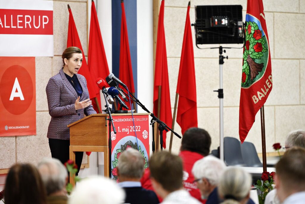 Mette Frederiksen talte i år ved Socialdemokratiet i Ballerup. I år var ingen politikere inviteret til at tale på den store scene i Fælledparken, som der ellers er tradition for.