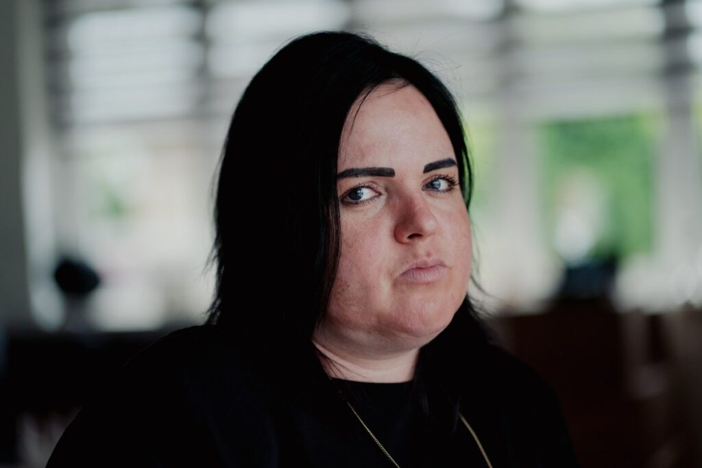 Mejeriarbejder Annette Pedersen føler, at hendes arbejdsskade hos Arla skulle fejes ind under gulvtæppet.