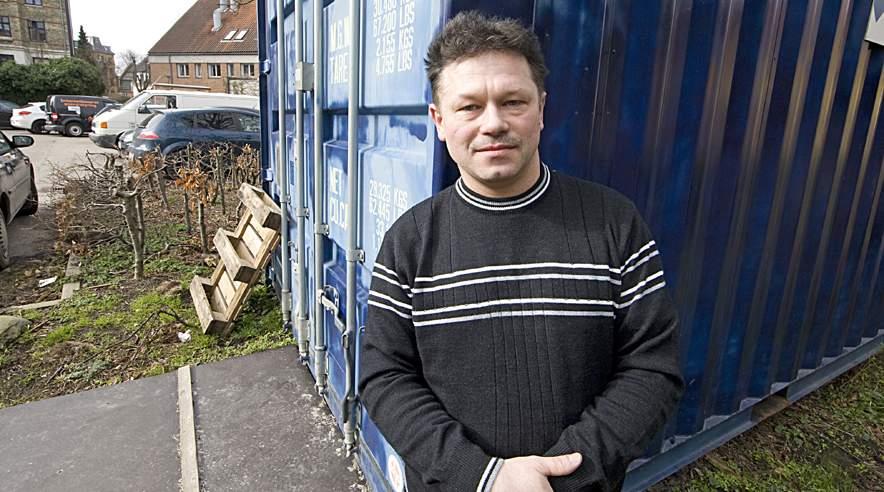 Dariusz Matuszewski stod frem og fortalte om forholdene i Our House. Firmaet blev dømt til at efterbetale 18,8 millioner kroner for lømdumping. Pengene kom dog aldrig
