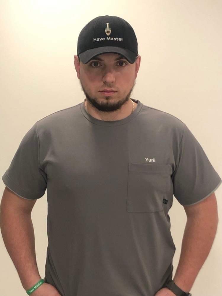 - Rusland har angrebet telemasterne. Jeg er bekymret for min far - jeg har ikke kunnet få fat på ham hele dagen, siger Yuri Shkalikov, 33 år.