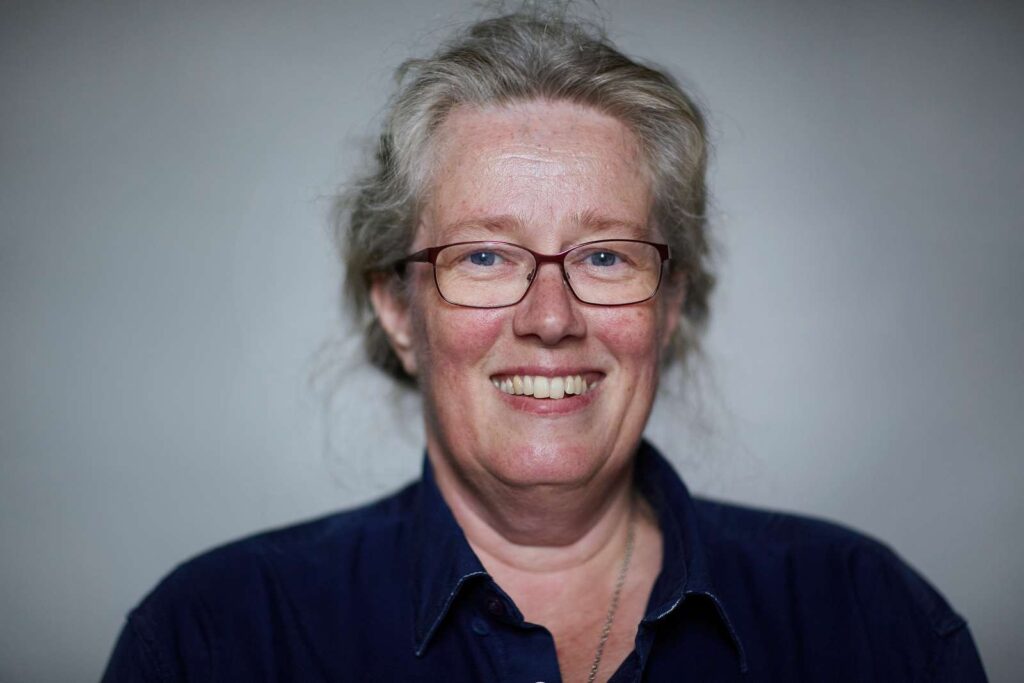 Karen Margrethe Sørensen fik åndedrætsbesvær, sidst der var skimmelsvamp i Dollerup Kirke. For nylig opdagede en orgelbygger, at der er problemer igen.