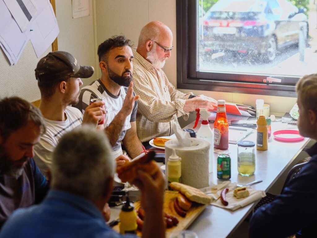 Mousa Zare kender flere håndværkere i samme situation som ham selv. Nu venter de på nyt om, hvordan reglerne udformes.