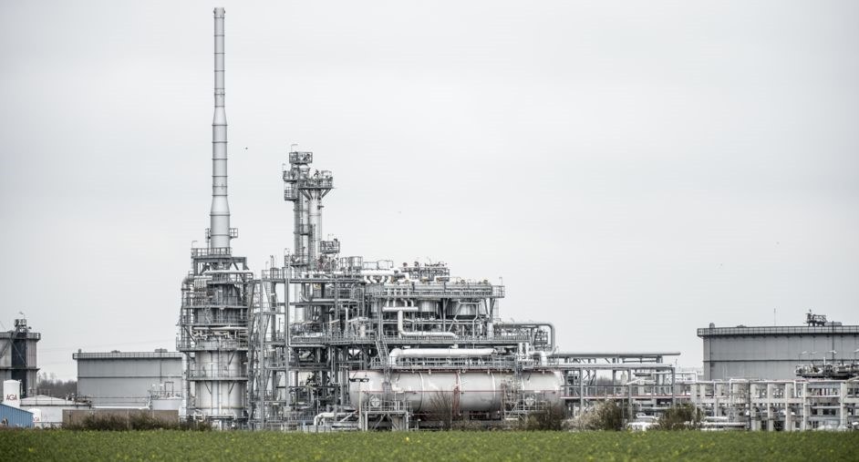 Det var det dengang statsejede Dong Energy, der stod for en stor udvidelse af en olieterminal i Fredericia. Terminalen skulle bruges til at modtage olie fra Hejre-feltet i Nordsøen.